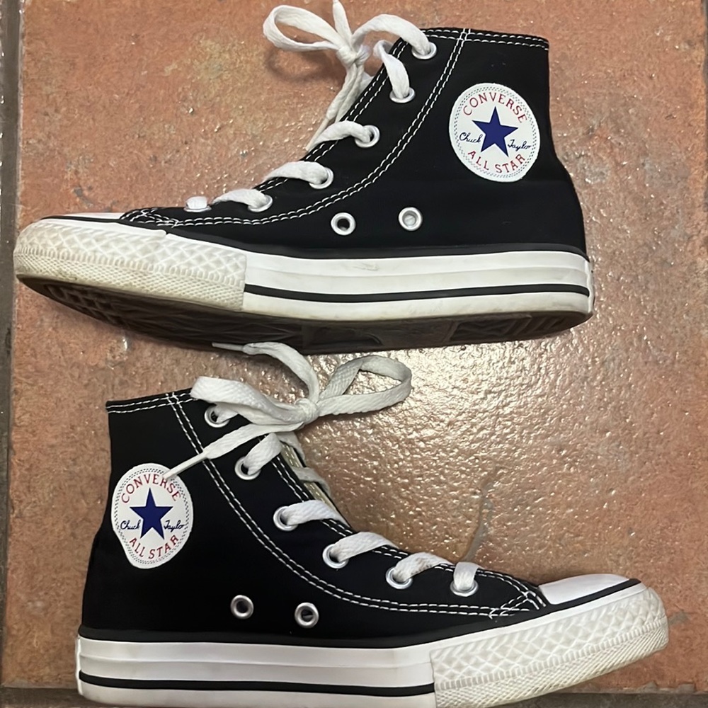 CONVERSE - High Top UNISEX (Kids/Youth Size 13) Gently USED